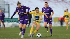 Umkämpft: Viennas Ines Sarac gegen Austrias Kathi Schiechtl.