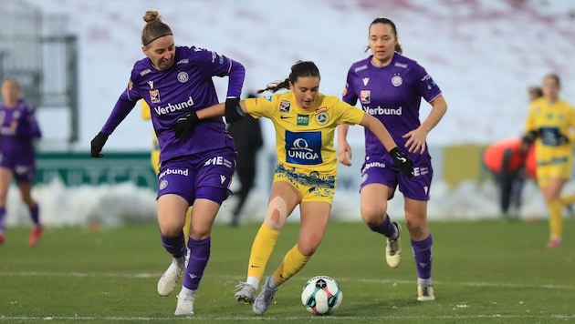 Umkämpft: Viennas Ines Sarac gegen Austrias Kathi Schiechtl.