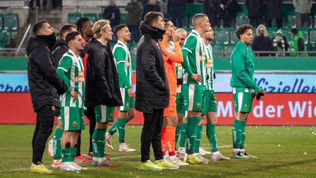 Die Rapidler mussten sich von den Fans einiges anhören.