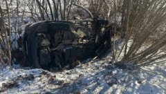 Das Auto landete im Straßengraben