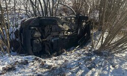 Das Auto landete im Straßengraben