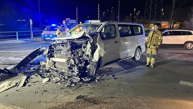 Die Fahrzeuge wurden schwer beschädigt.