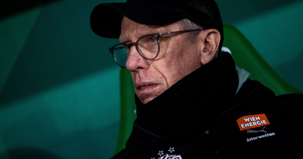 Peter Stöger: Reaction to Rapid Vienna’s Financial Crisis