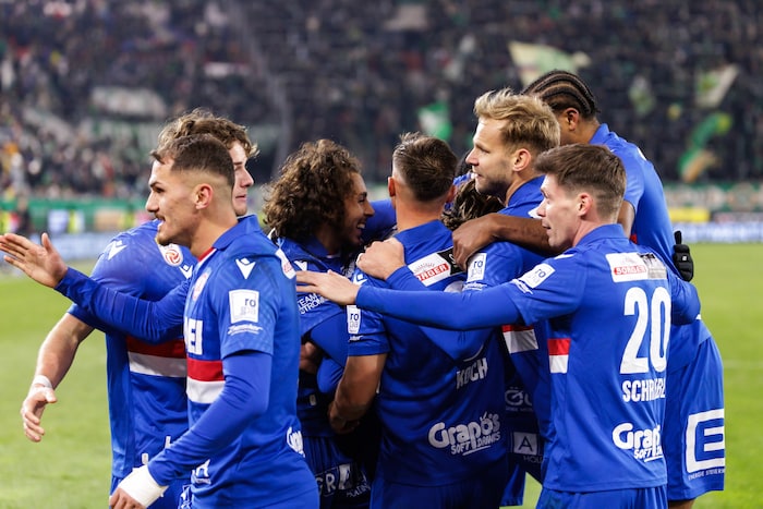 Jubel bei den diesmal blauen Roten.
