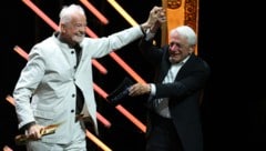 Standing Ovations für den 88-jährigen Burgschauspieler Martin Schwab (li.), der den Nestroy für ...