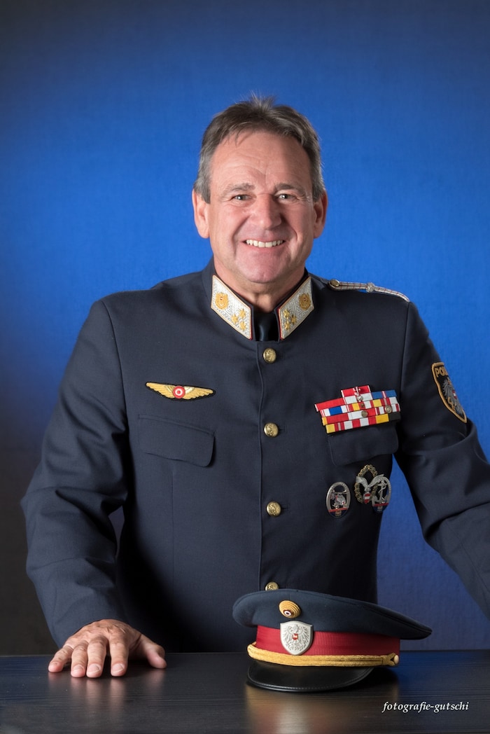 32 Jahre lang pilotierte Chefinspektor Ottmar Karner Polizeihubschrauber.