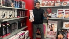 Karl Eres ist Sexshop-Verkäufer mit Herz und Seele.