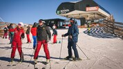 Sonnenschein und herrliche Pisten – so wünscht sich der Tourist einen Skitag.