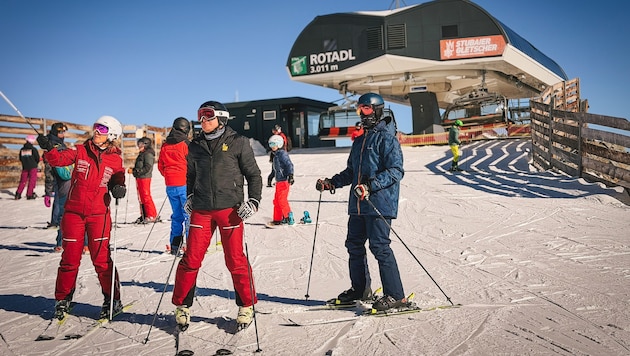 Sonnenschein und herrliche Pisten – so wünscht sich der Tourist einen Skitag.