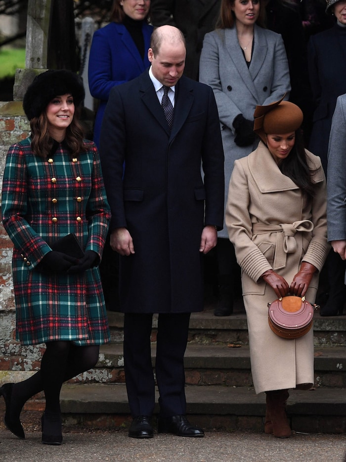 Ganz nach royalem Protokoll muss Meghan -hier 2017 in Sandringham- mittlerweile vor ihrer ...