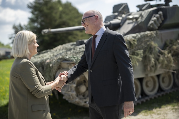 Swiss Defense Minister Martin Pfister with his Austrian counterpart Klaudia Tanner