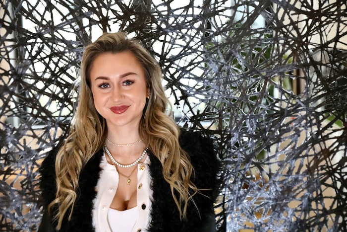 Kosik im Büro ihrer neuen Plattenfirma Warner Music im 18. Wiener Gemeindebezirk.