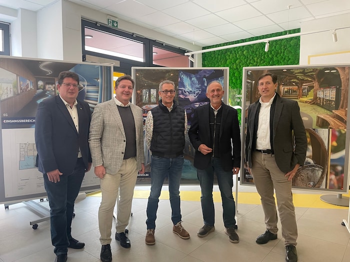 Stadtrat Christian Pober, Bürgermeister Günther Albel, Touristiker Michael Spanring-Sternig und ...