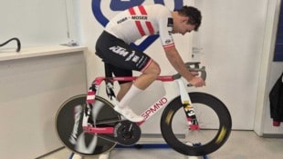 Wafler beim ersten Test des neuen Arbeitsgeräts.