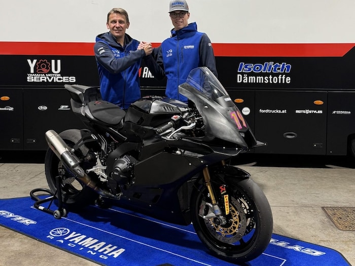 Klaus und Andreas Kofler mit der Yamaha R9..