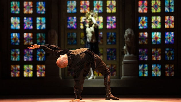 Im Grand Théâtre Genf hat Sidi Labi Cherkaoui sein Johann Strauss-Stück „Bal impérial“ für Wien ...