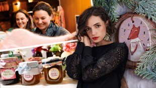 Handgefertigtes in der Urania (li. oben), Spezialhonig (li. unten) im Sektkeller oder ...