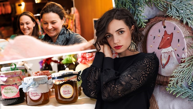 Handgefertigtes in der Urania (li. oben), Spezialhonig (li. unten) im Sektkeller oder ...