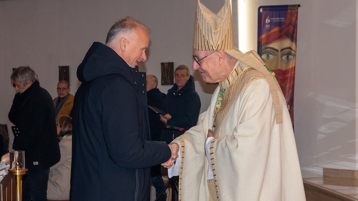 Angelobung von Hubert Händler durch den Bischof.