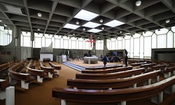 Der fast 600 Quadratmeter große Kirchenraum soll in einem Jahr Sportler-Paradies sein.