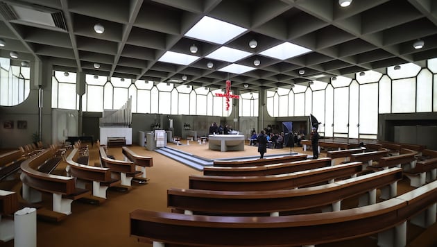 Der fast 600 Quadratmeter große Kirchenraum soll in einem Jahr Sportler-Paradies sein.