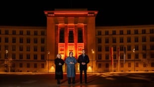 Landtagspräsidentin Sonja Ledl-Rossmann (Mitte) und die Vizepräsidenten Dominik Mainusch sowie ...