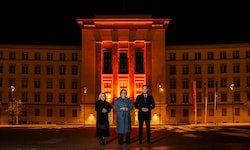 Landtagspräsidentin Sonja Ledl-Rossmann (Mitte) und die Vizepräsidenten Dominik Mainusch sowie ...