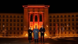 Landtagspräsidentin Sonja Ledl-Rossmann (Mitte) und die Vizepräsidenten Dominik Mainusch sowie ...