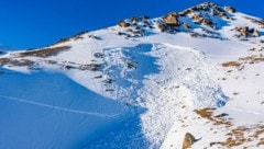 Nicht nur Lawinen, auch aus dem Schnee herausragende oder leicht verdeckte Steine bedeuten ...