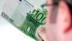 100er werden häufiger kontrolliert, daher setzen Geldfälscher  auf Banknoten mit geringerem ...