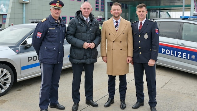 Landespolizeidirektor Martin Huber (li.) und Karner (2. v. li.) beim Arbeitstreffen mit ihren ...