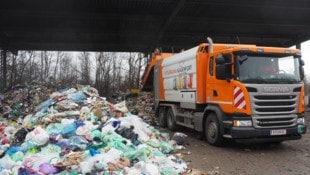 Die Müllberge werden immer größer, die Mitarbeiter immer weniger. Jetzt schlägt ein Müllmann ...