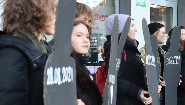 Das Frauenservice Graz gedenkt am 25. November (17 Uhr) beim Kunsthaus ermordeter Frauen.