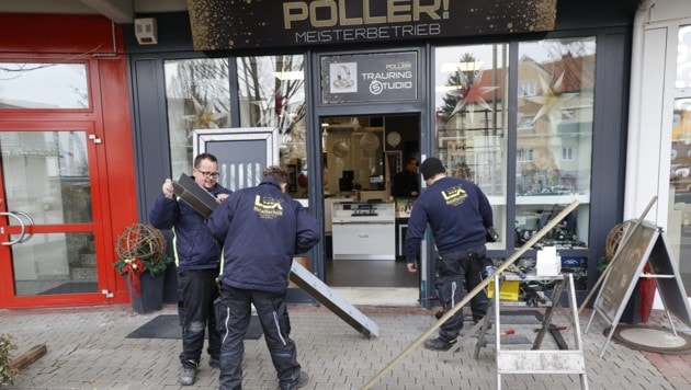 Die Eingangstür zum Geschäft musste nach dem Einbruch rasch erneuert werden.