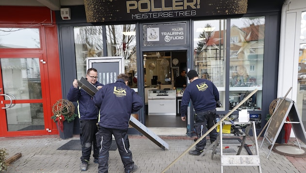 Die Eingangstür zum Geschäft musste nach dem Einbruch rasch erneuert werden.