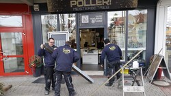 Die Eingangstür zum Geschäft musste nach dem Einbruch rasch erneuert werden.