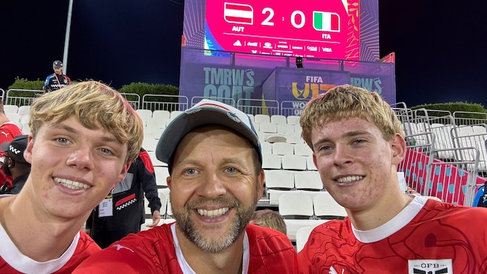 Rafael Feldinger mit Papa Toni und Johannes Moser (von links).