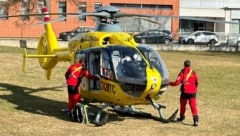 Die Retter aus der Luft brachten den Verletzten nach der Ersten Hilfe ins Krankenhaus.
