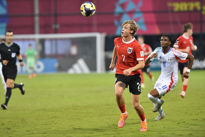 Rafael Feldinger spult seine Leistungen als Rechtsverteidiger konstant ab.