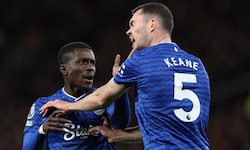 Idrissa Gueye (l.) ging auf seinen eigenen Teamkollegen los.