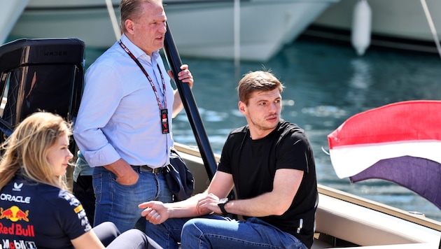 Max Verstappen (re.) kann im WM-Titelkampf auf die Rückendeckung seines Papas Jos zählen.