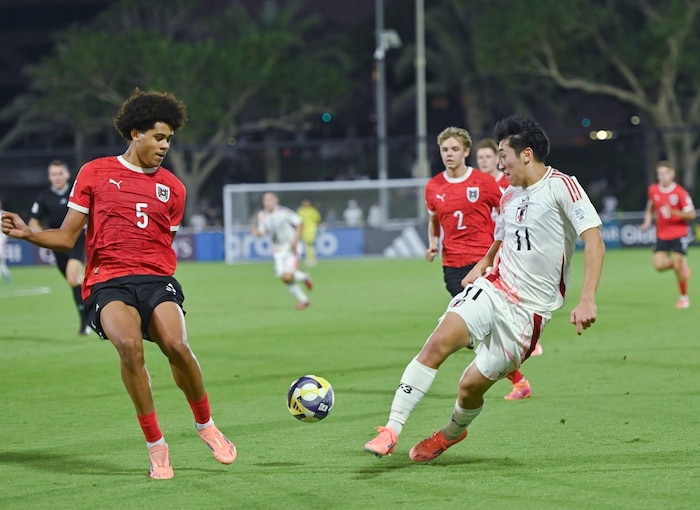 Ifeanyi Ndukwe (li.)