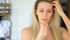 In den Wechseljahren kommt es oft zu Haarausfall. 