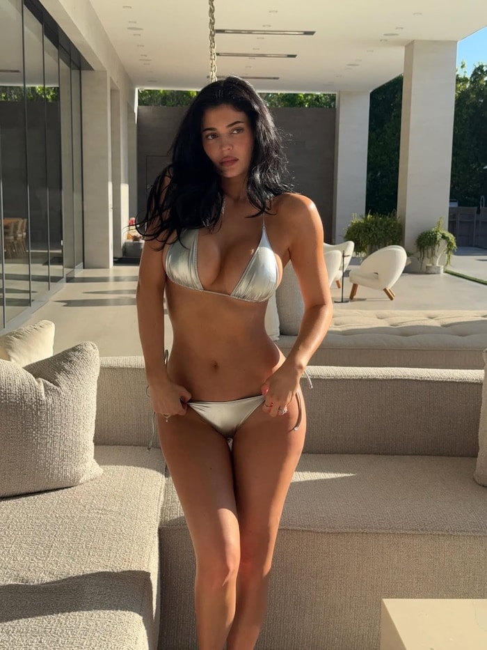 Während wir Ende November schon vor Kälte bibbern, hat Kylie Jenner das Wochenende im Bikini ...