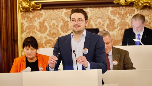 NEOS-Klubobmann Niko Swatek sieht den Wirtschaftsstandort gefährdet.