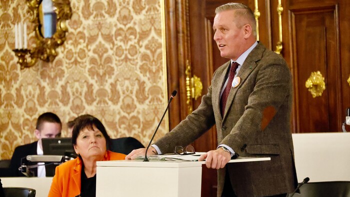 Khom und Kunasek weisen die Kritik der NEOS zurück.