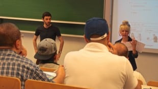 Der Disput um die Verantwortung für die Ausschreibung um Deutschkurse für Flüchtlinge geht ...