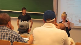 Asylwerberinnen und Asylwerber, die einen negativen Bescheid anfechten, dürfen zunächst ...