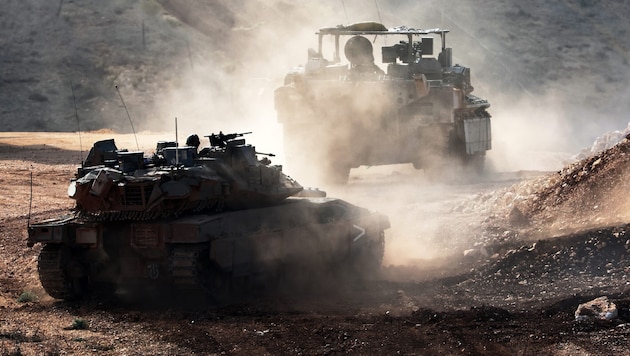 Israelische Panzer auf Patrouille im Grenzgebiet zwischen Israel und dem Libanon