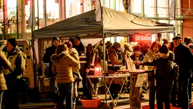 Info-Stand im Rahmen der Mahnwache „LKH Gmünd bleibt“